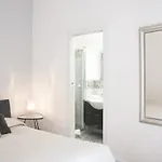 Santonofrio Silver E White דירה רומא