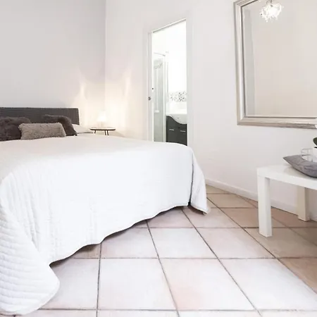 Apartment Santonofrio Apartments Silver E White
