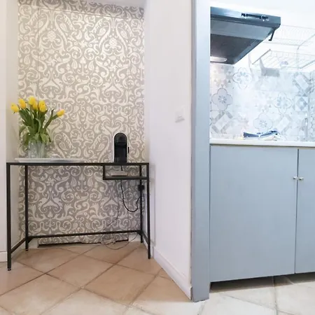 Apartment Santonofrio Apartments Silver E White Rom