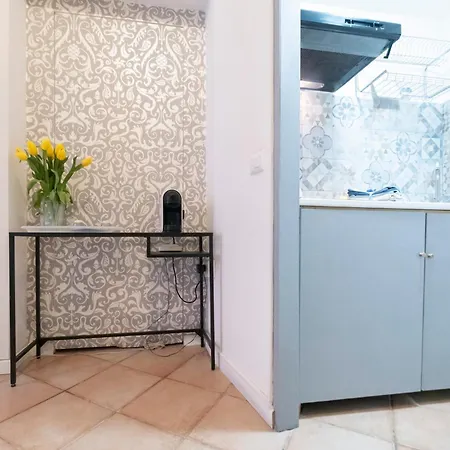 Apartment Santonofrio Apartments Silver E White Rom